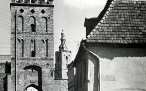 Retro Środa (9) Widok na Bramę Wrocławską od strony Rataj. Oleśnica lata 60. XX wieku.