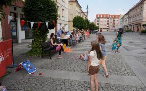 Animacje na Wakacje - PAPIER NA LATO - warsztaty plastyczne  (8)