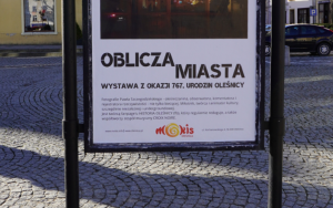 Wystawa plenerowa fotografii Pawła Szczegodzińskiego "Oblicza Miasta" (1)