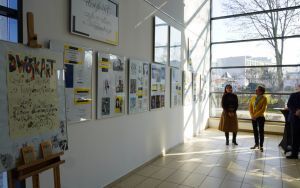 "dwójkART czyli o sztuce u Twardowskiego" - wystawa prac uczniów II LO w Oleśnicy (4)