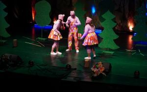 Spektakl dla dzieci "Trzy świnki" (1)