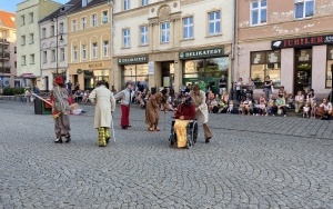 XXVI Dni Europy - spektakl plenerowy „Dobrze, Lepiej, Katastrofa” - Teatr Ewolucji Cienia (1)