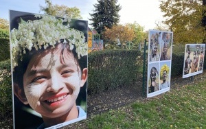 Wystawa plenerowa fotografii autorstwa Elżbiety Dzikowskiej (8)