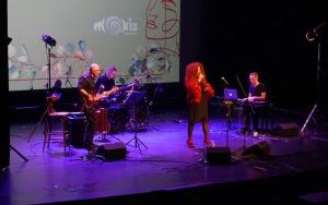 Koncert Osiecka Jazzowo w wykonaniu Natalii Lubrano z zespołem (7)
